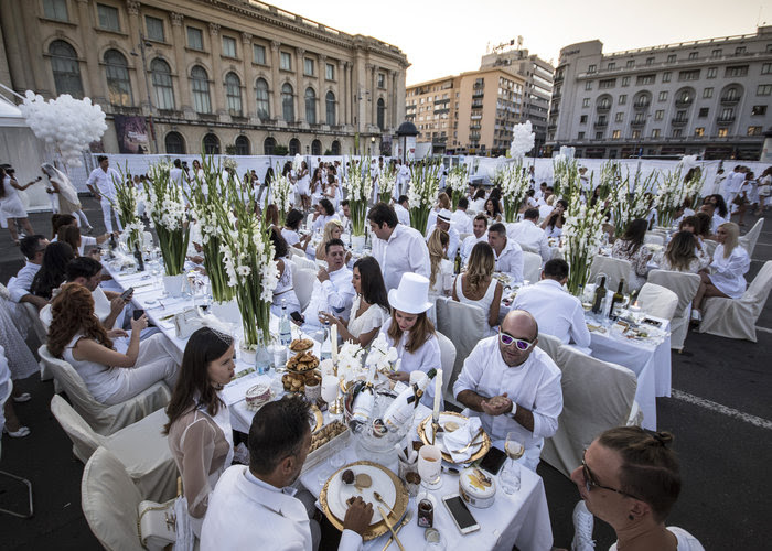 Cum a fost la cea mai eleganta cina din an – „Le Dîner en Blanc”